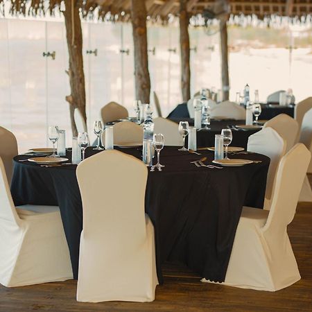 Giraffe Beach Hotel Daressalam Exterior foto