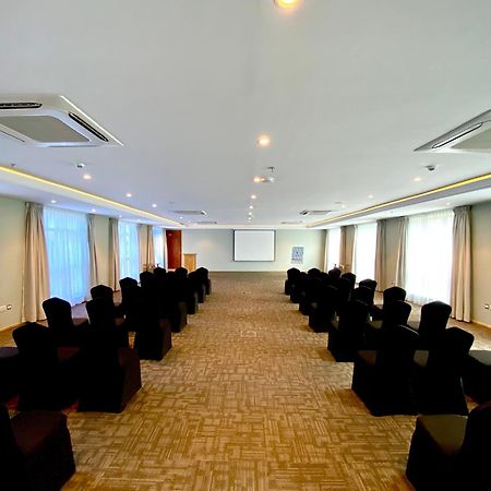 Giraffe Beach Hotel Daressalam Exterior foto