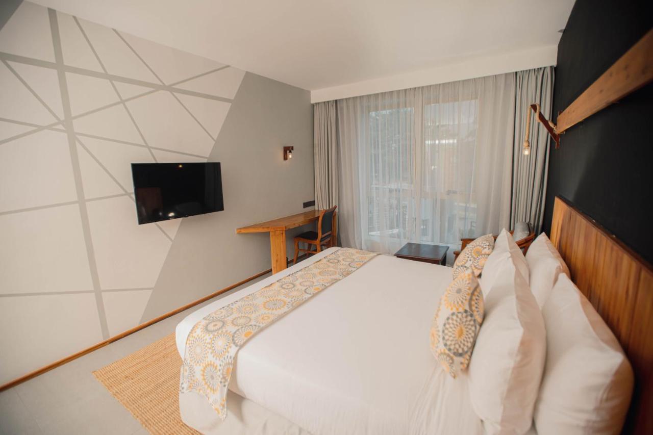 Giraffe Beach Hotel Daressalam Exterior foto