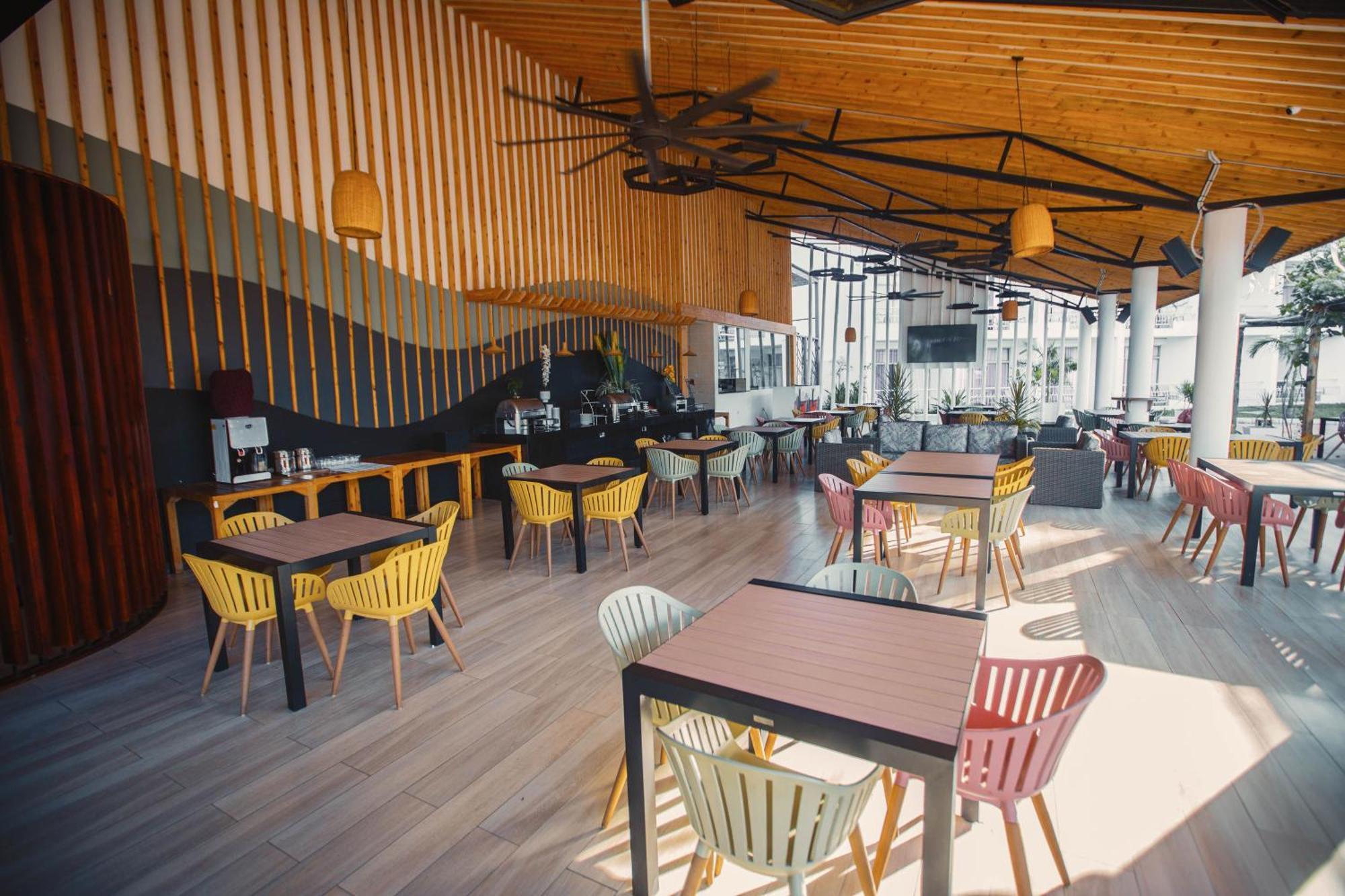 Giraffe Beach Hotel Daressalam Exterior foto